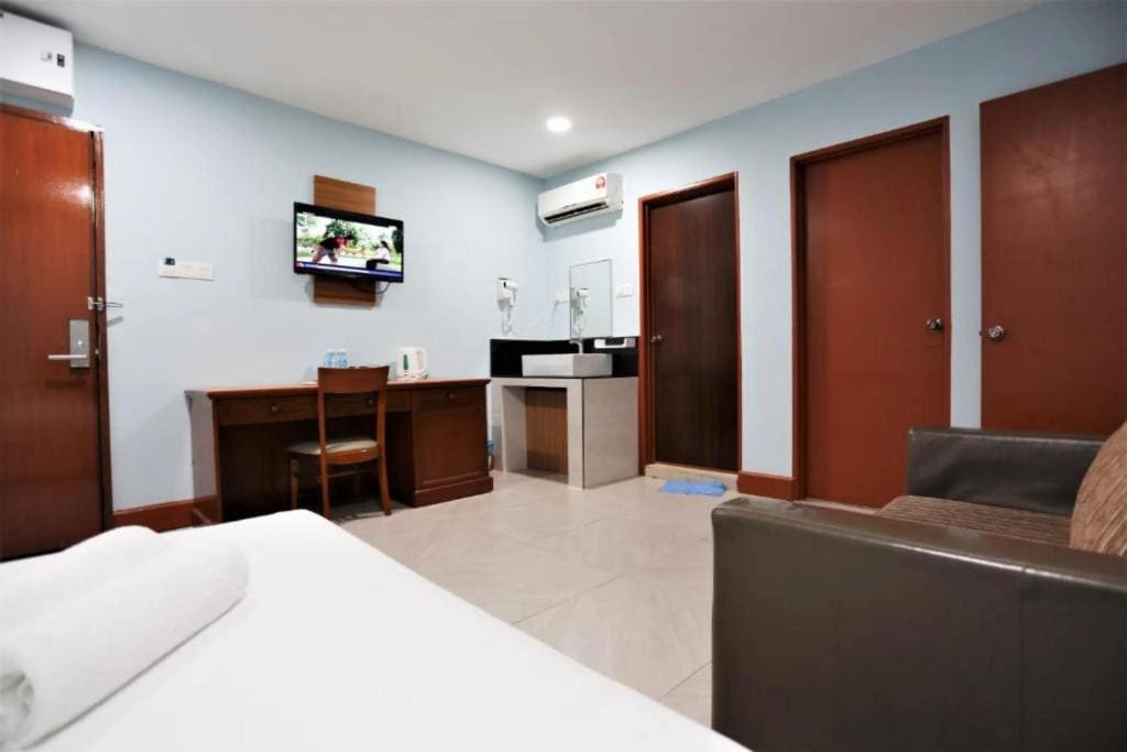 Deluxe Family Suite room - Image 2