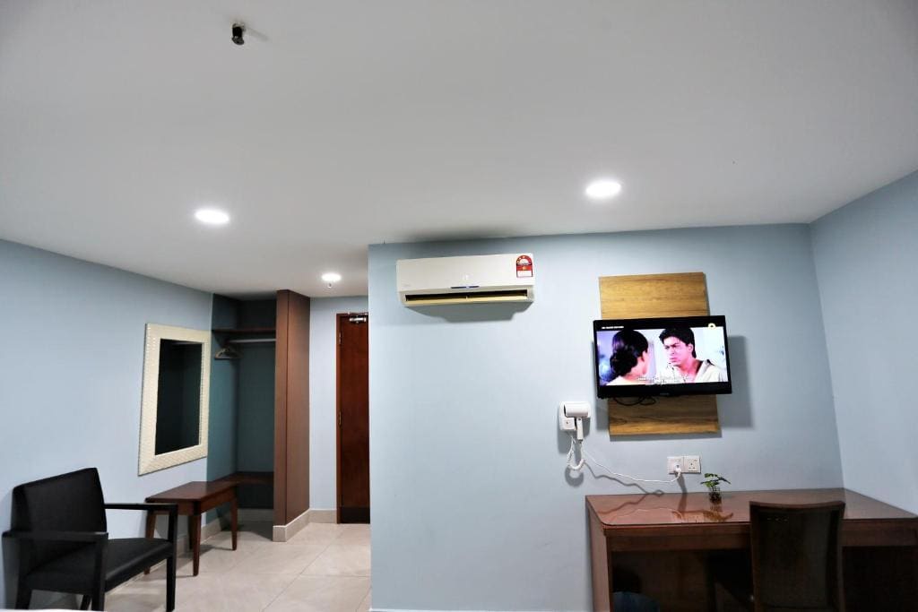 Deluxe Family Room room - Image 3