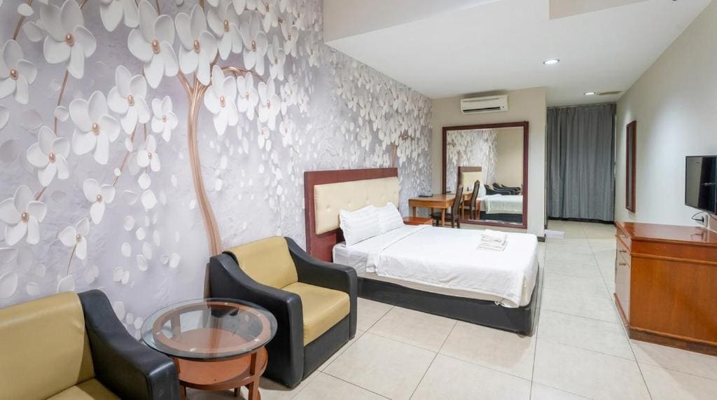 Deluxe Queen Room room - Image 1