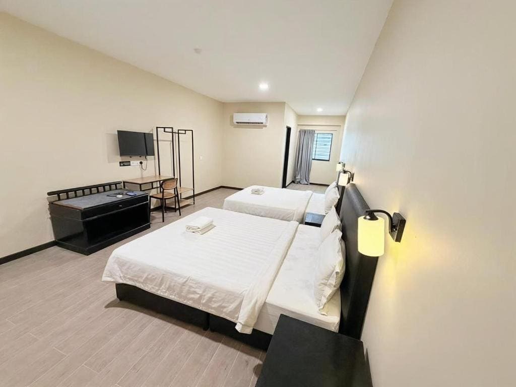 Family Room with Bathroom room - Image 1