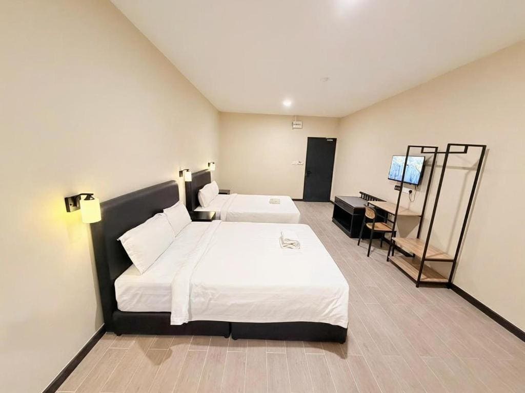 Family Room with Bathroom room - Image 2