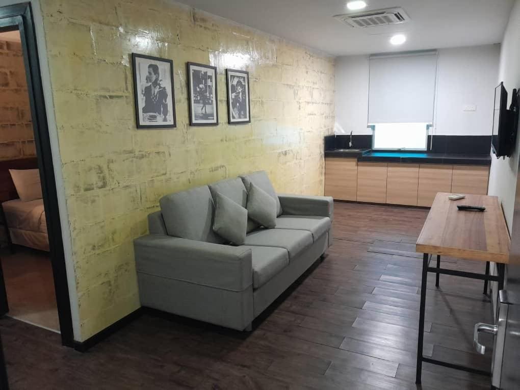 Deluxe King With Living Room room - Image 3