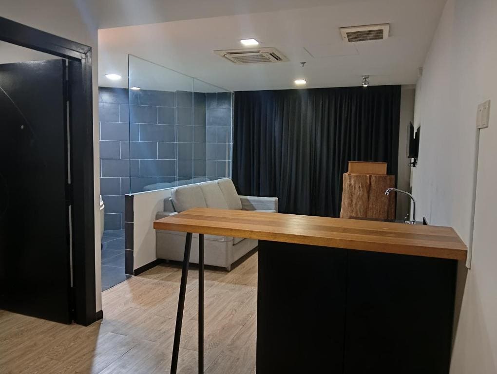 Deluxe King with Jacuzzi room - Image 2
