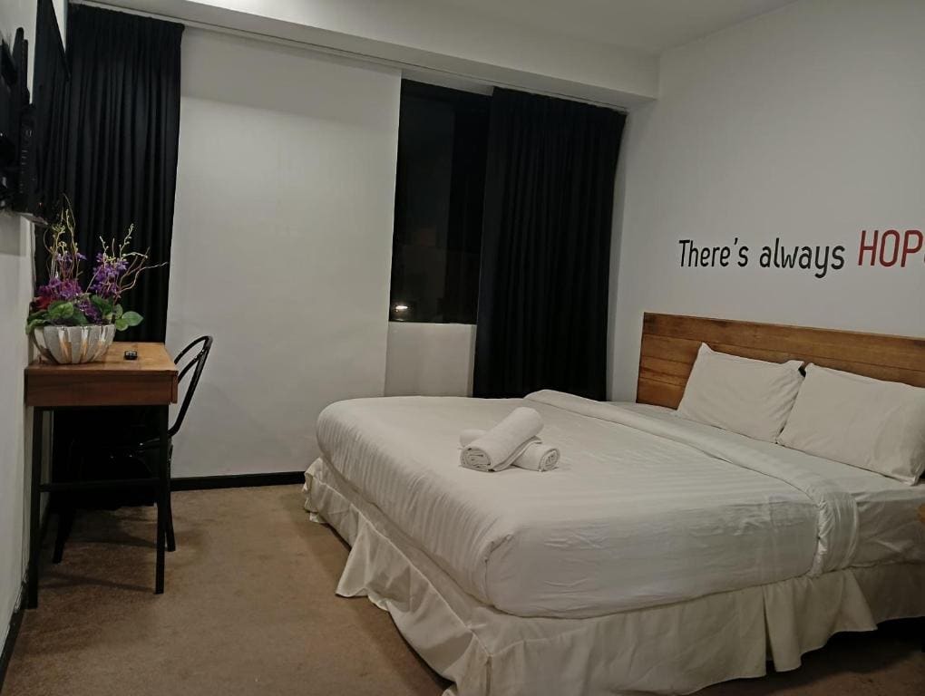 Deluxe Double King room - Image 1