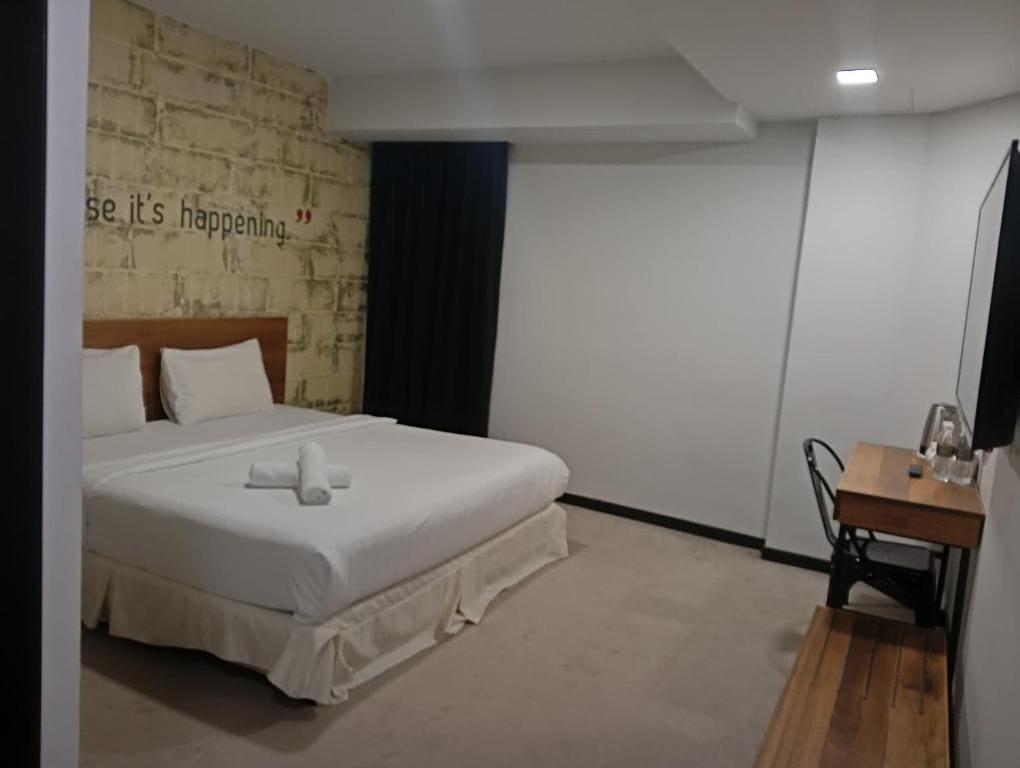 Deluxe King with Jacuzzi room - Image 1