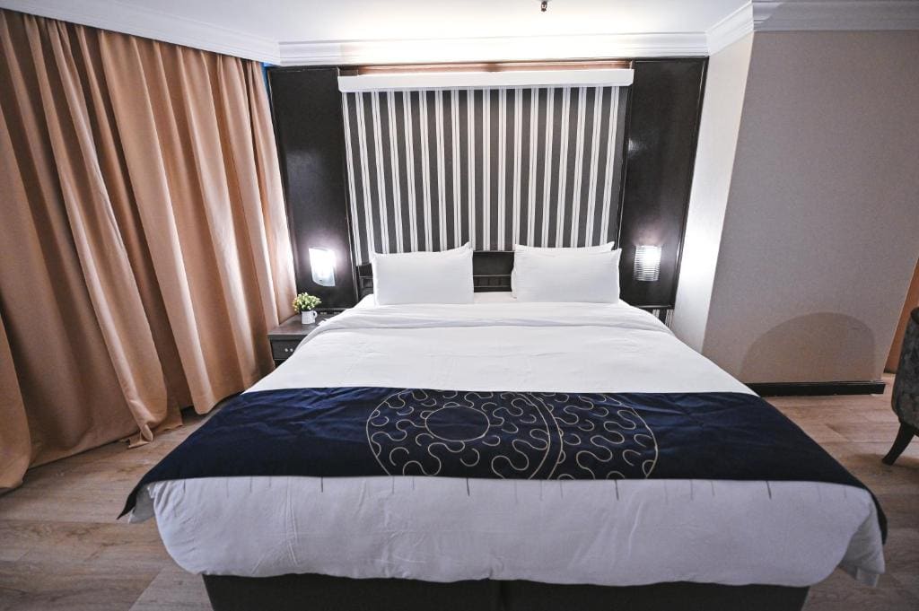 Standard King Room room - Image 3