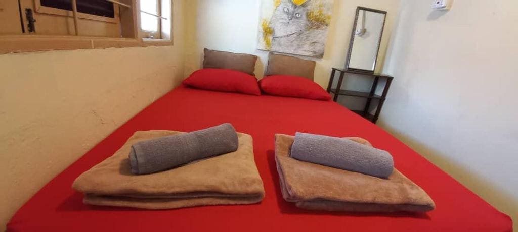 Double Room with Shared Bathroom room - Image 2