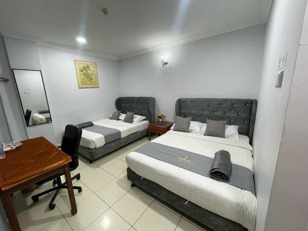 Deluxe Family Room room - Image 1