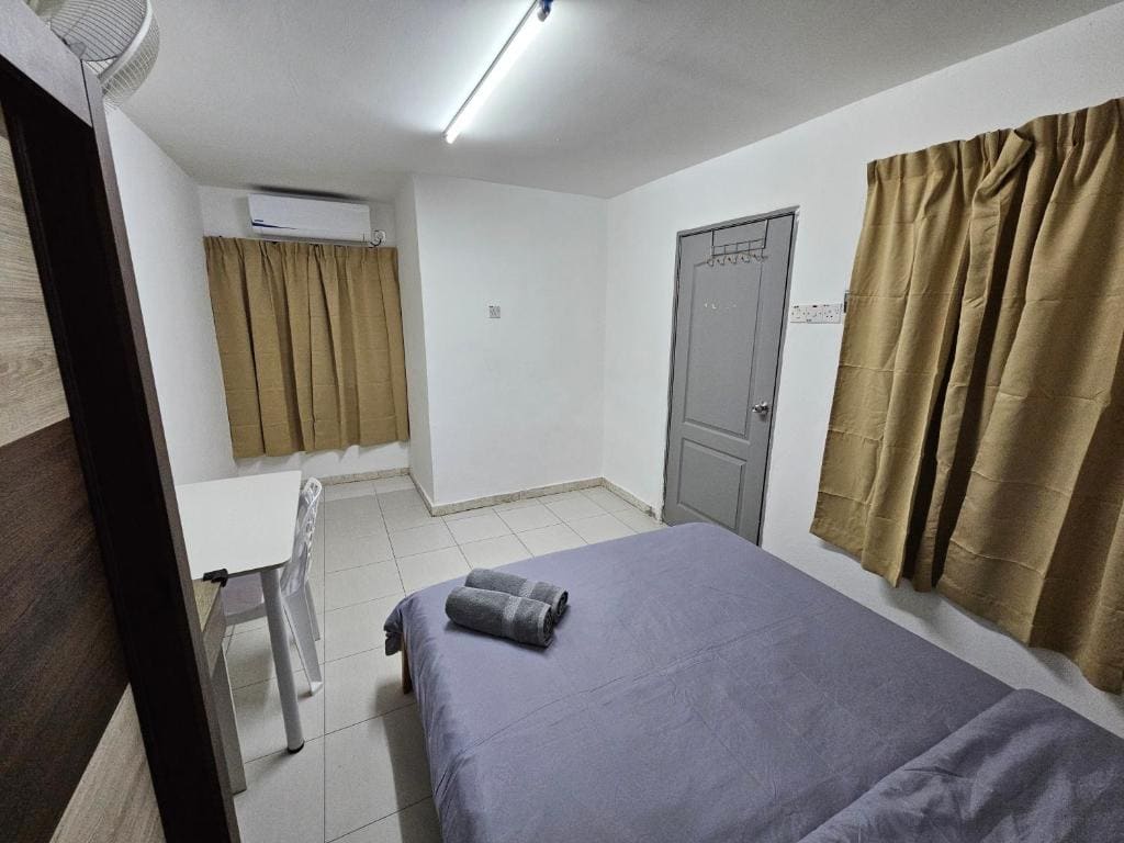 Double Room with Shared Bathroom room - Image 2