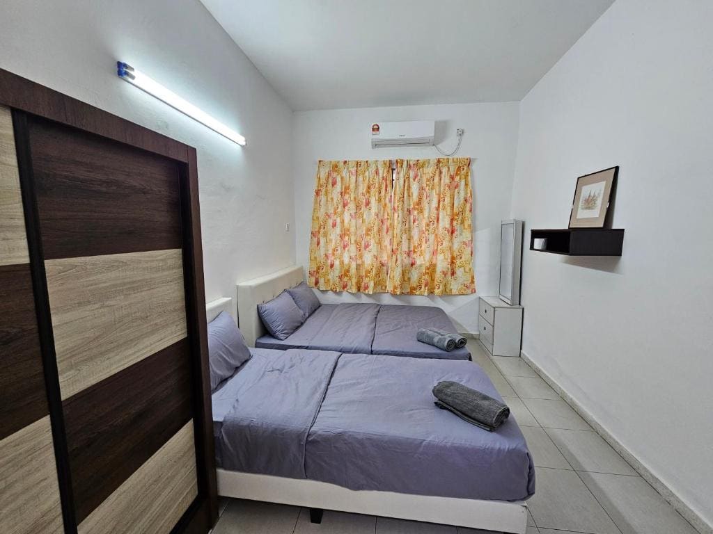 Family Room with Private Bathroom room - Image 3