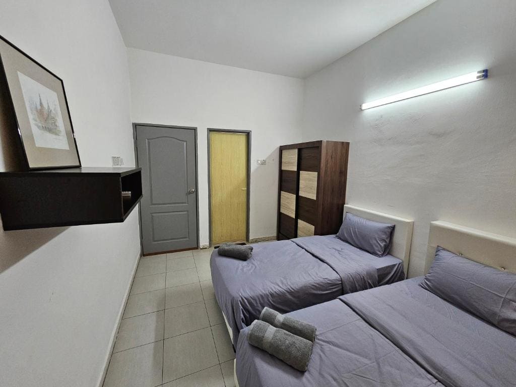 Family Room with Private Bathroom room - Image 1