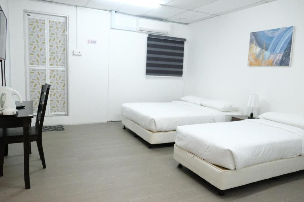 Superior Triple Room room - Image 3