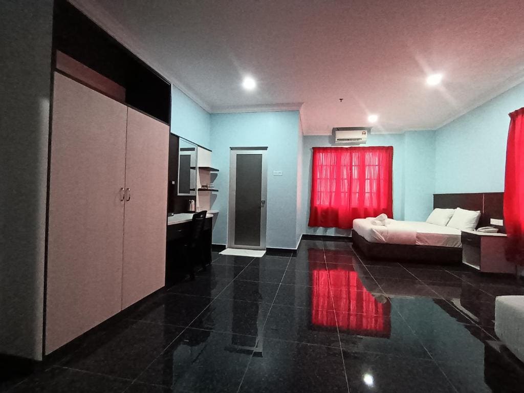 Family Room room - Image 3
