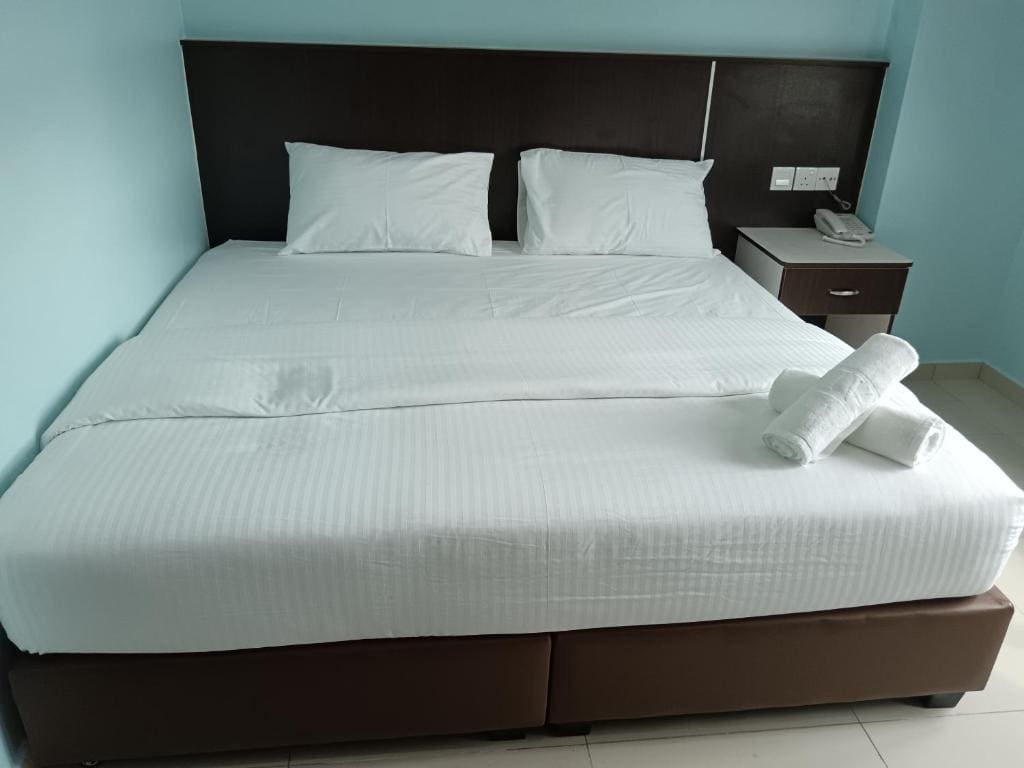 Standard Twin Room room - Image 3