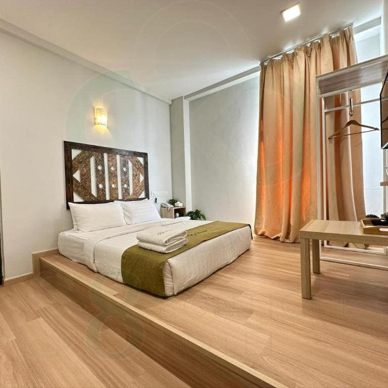 Double Room with Balcony room - Image 2