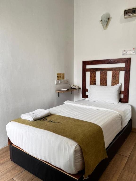Deluxe Single Room with Balcony room - Image 2