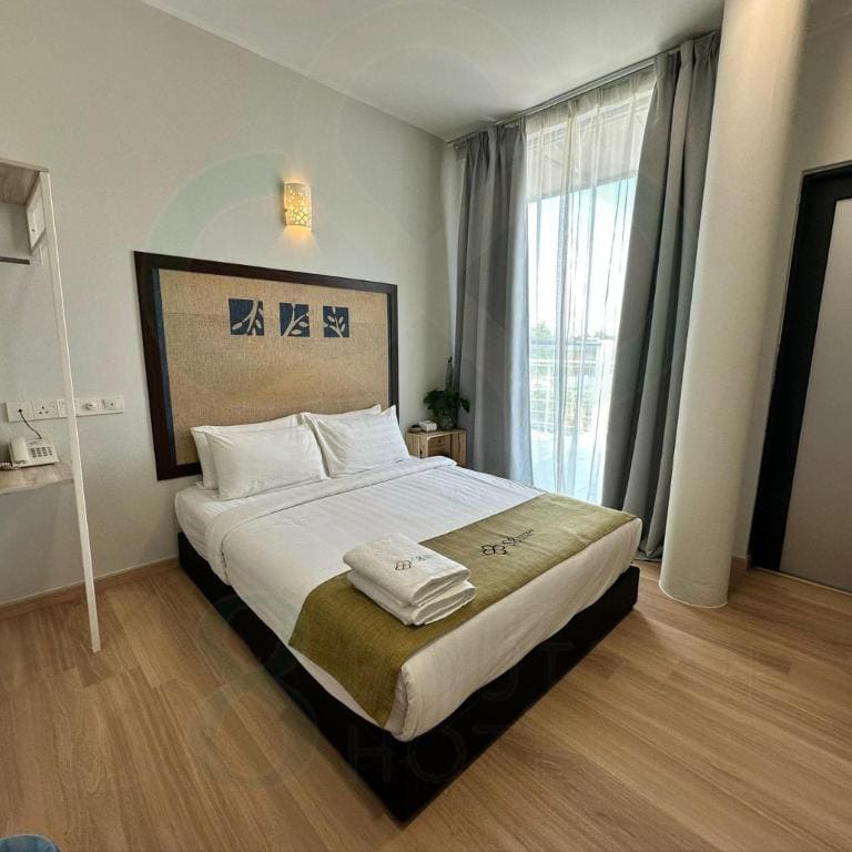 Deluxe Double Room with Balcony room - Image 3