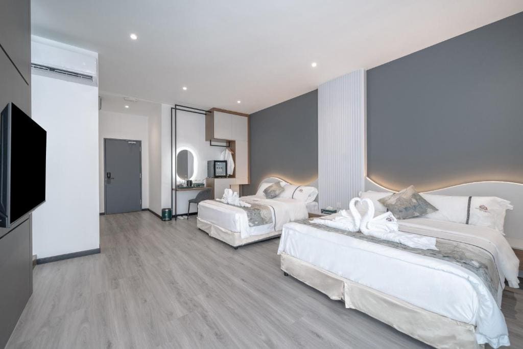 Deluxe Family Suite room - Image 3