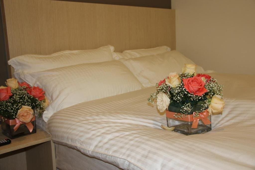 Deluxe Queen Room room - Image 1
