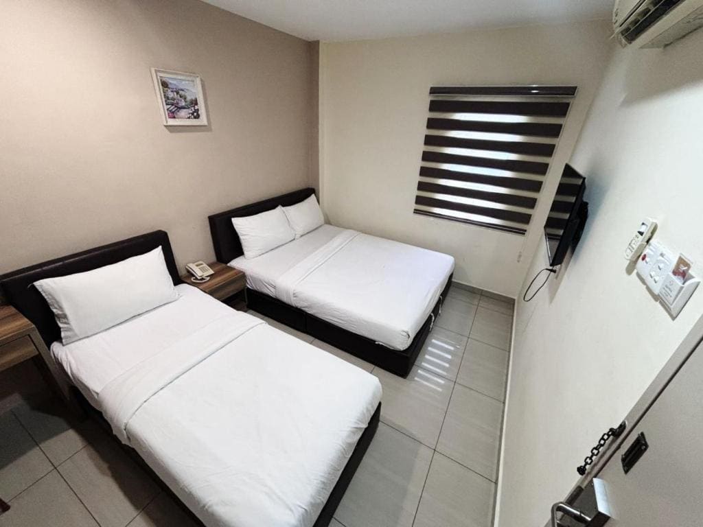 Deluxe Family Room room - Image 2