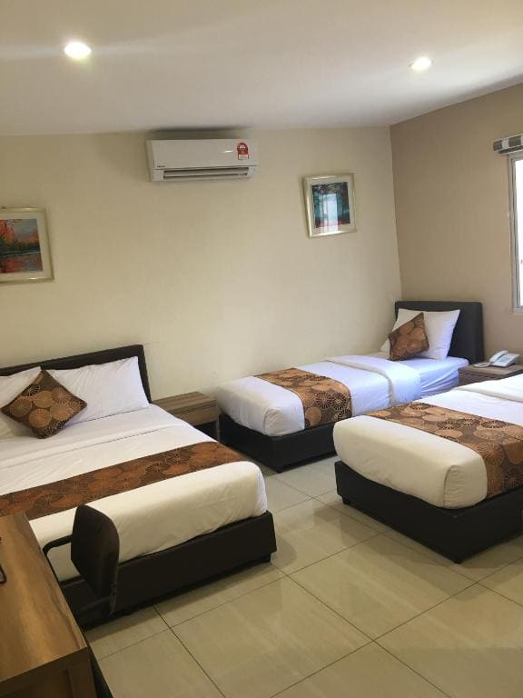 Quadruple Room room - Image 2