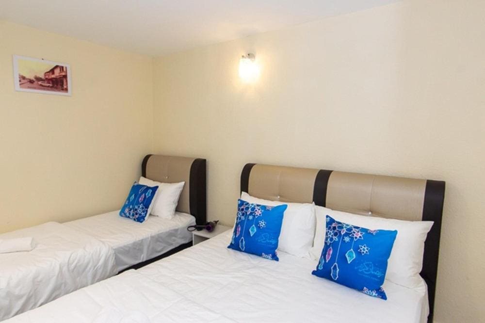 Family Room room - Image 3