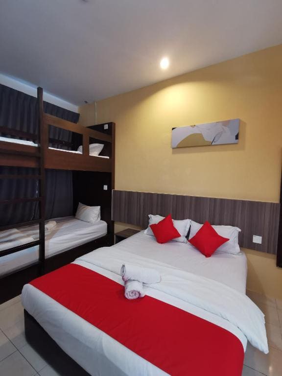 Deluxe Family Room room - Image 1