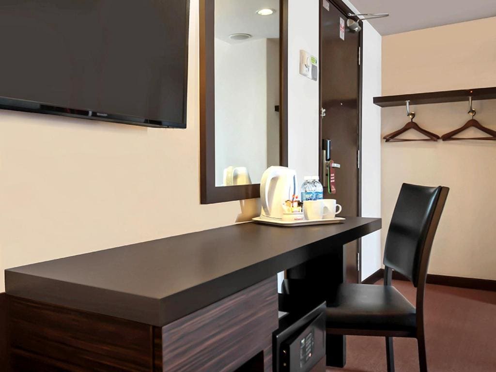 Deluxe King Room room - Image 3