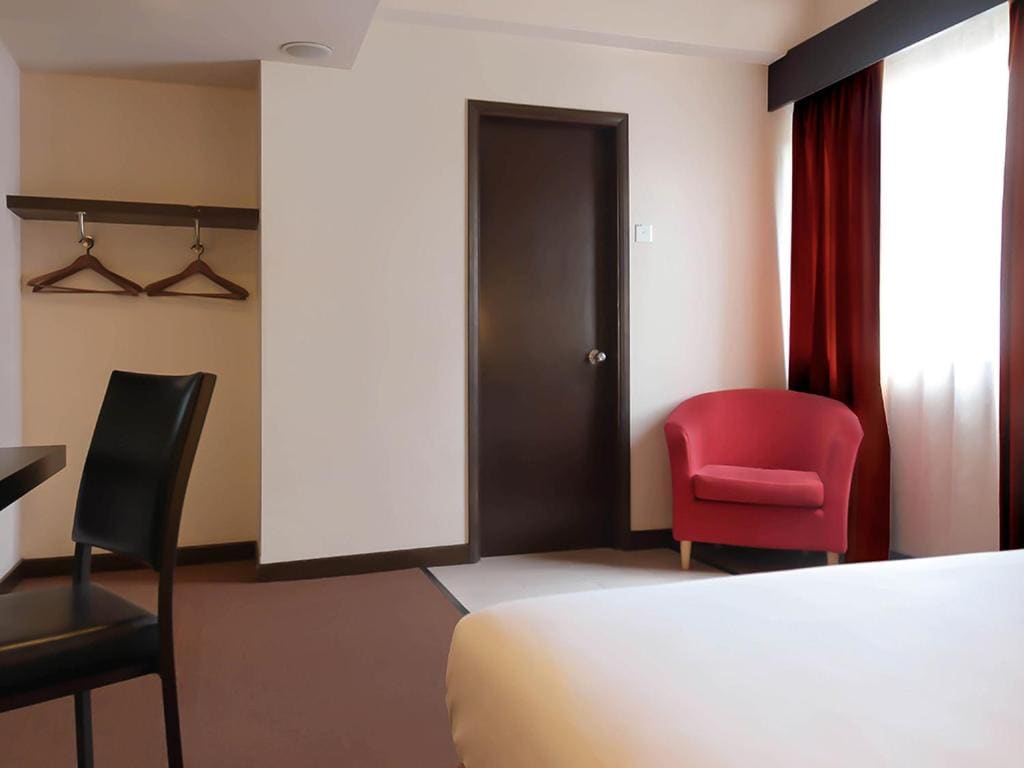 Deluxe King Room room - Image 2