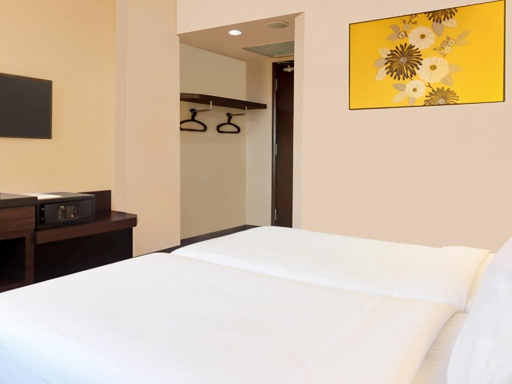 Standard Twin Room room - Image 2
