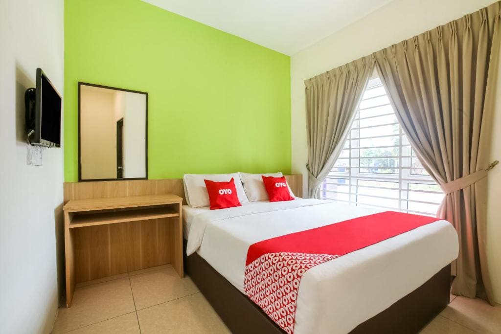 Deluxe Queen Room room - Image 2