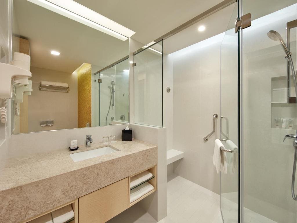 Staycation Room - Deluxe Double or Twin room - Image 2