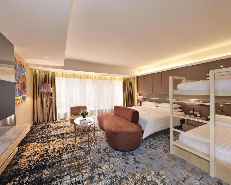 Family Room with Premium Leisure Lounge Access (2 adults + 2 child breakfast) room - Image 1