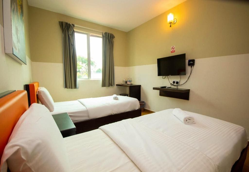 Deluxe Twin Room room - Image 1