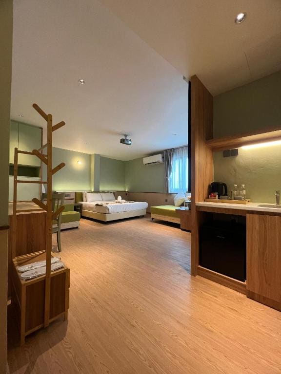 Premier Deluxe King with Karaoke Speaker room - Image 1