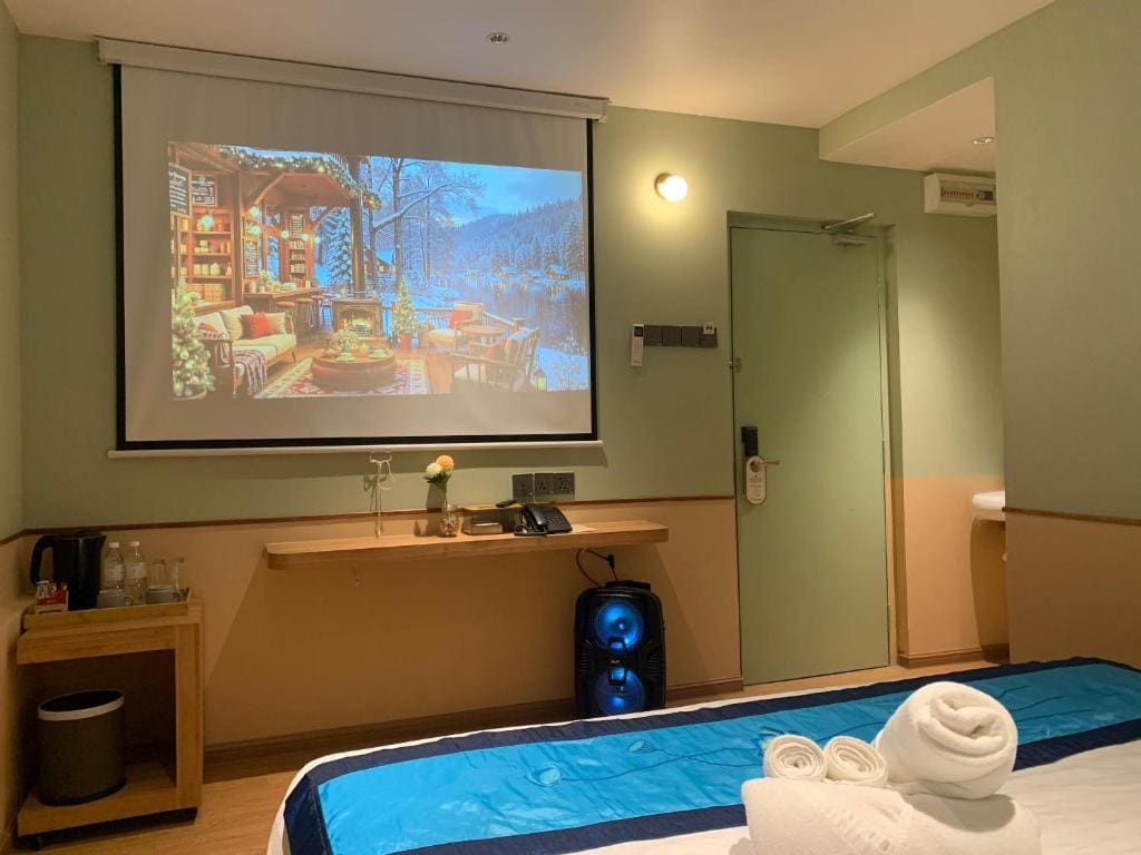 Premier Deluxe King with Sofa Bed and Karaoke Speaker room - Image 3