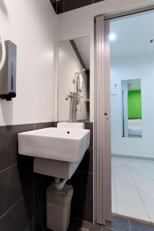 Superior Triple Room room - Image 3