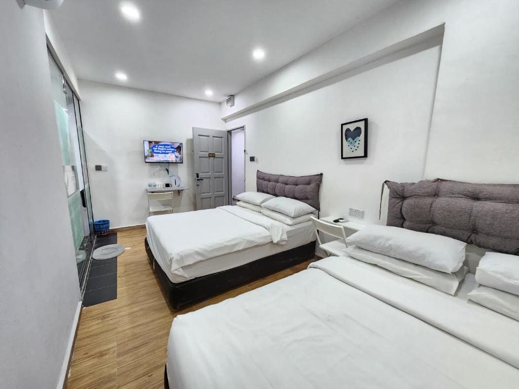Family Room room - Image 3