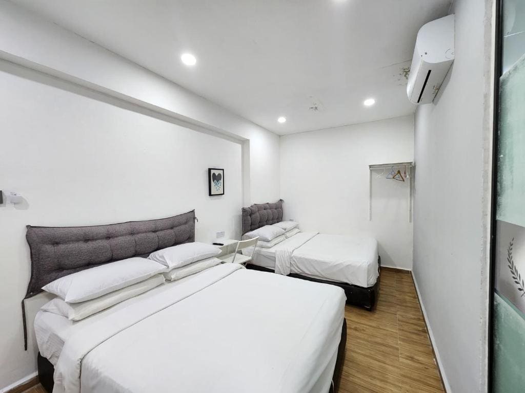 Family Room room - Image 2