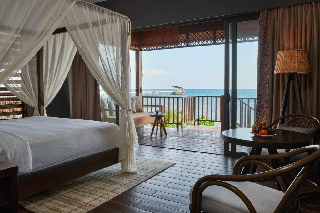 Deluxe Bungalow King room - Image 3