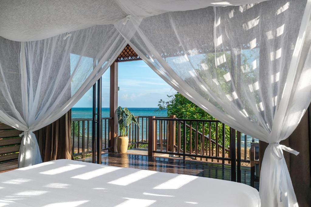 Beachfront Bungalow room - Image 1