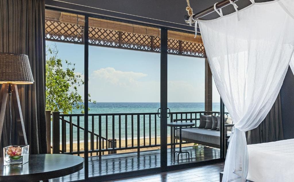 Beachfront Bungalow room - Image 3