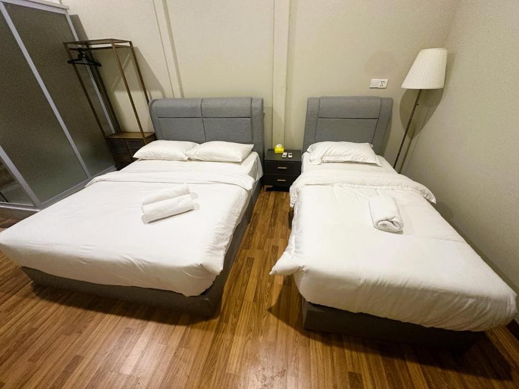 Economy Triple Room room - Image 2