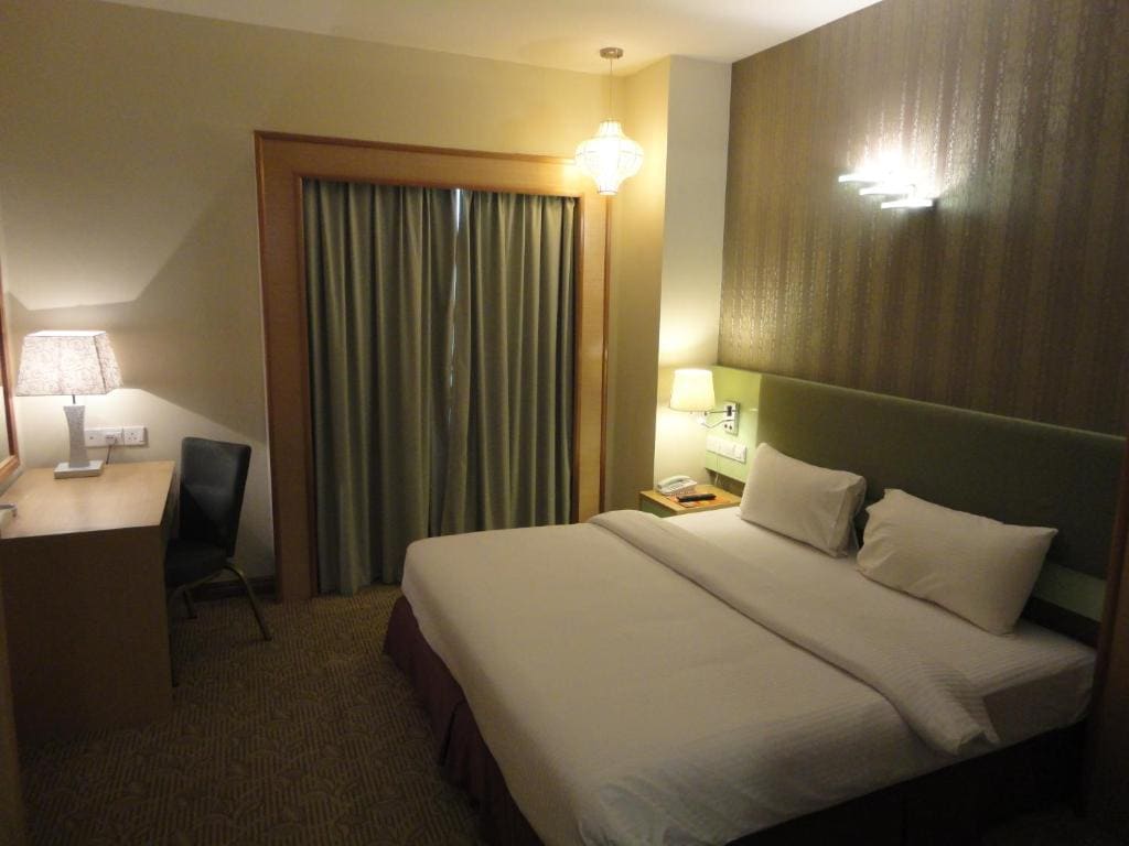 Standard Queen Room No Window room - Image 1