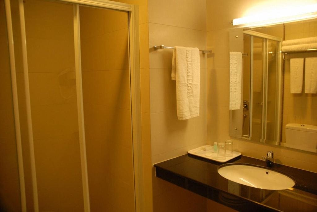 Deluxe King Room room - Image 3