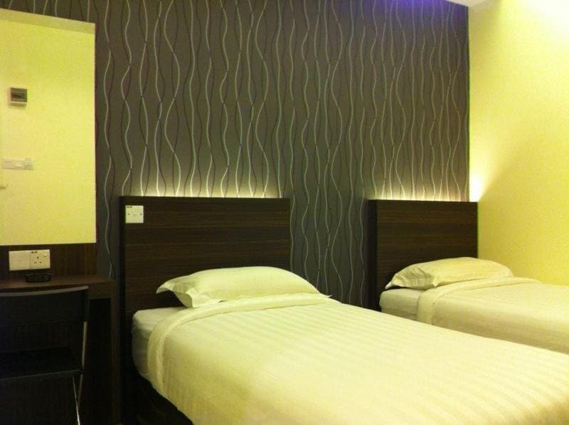 Deluxe Twin Room room - Image 3