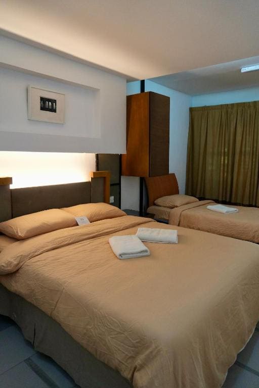 Deluxe Triple Room room - Image 3