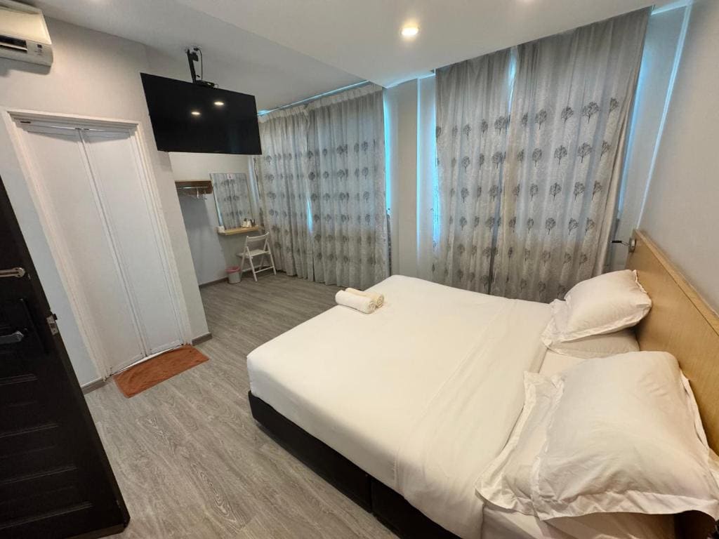 Deluxe King Room room - Image 1