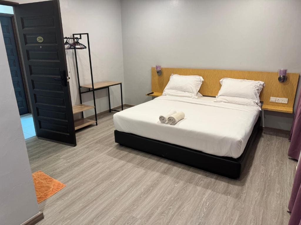 Deluxe King Room room - Image 2