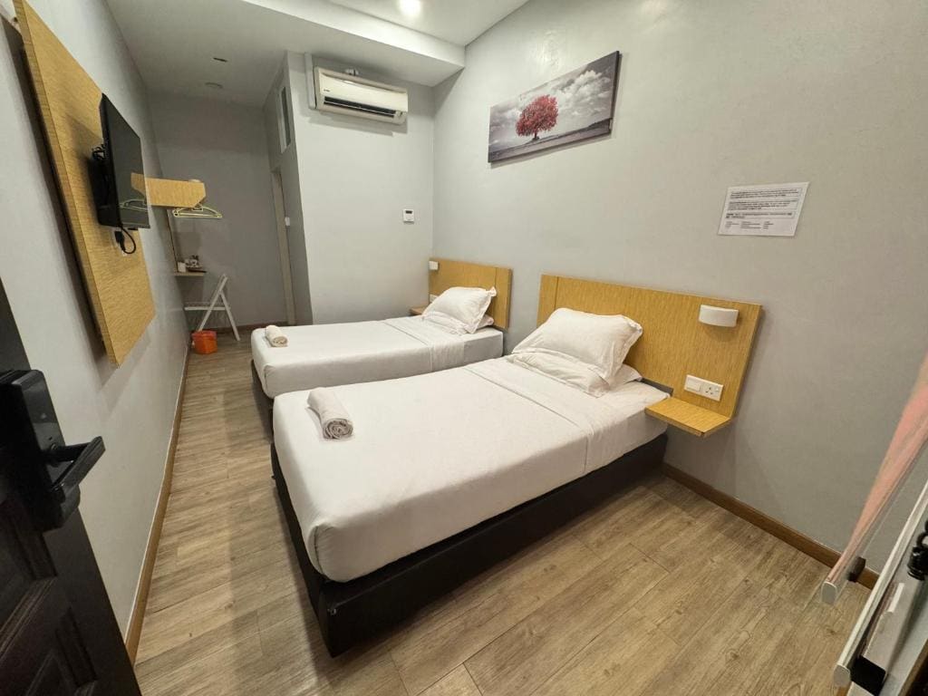 Standard Twin Room room - Image 3